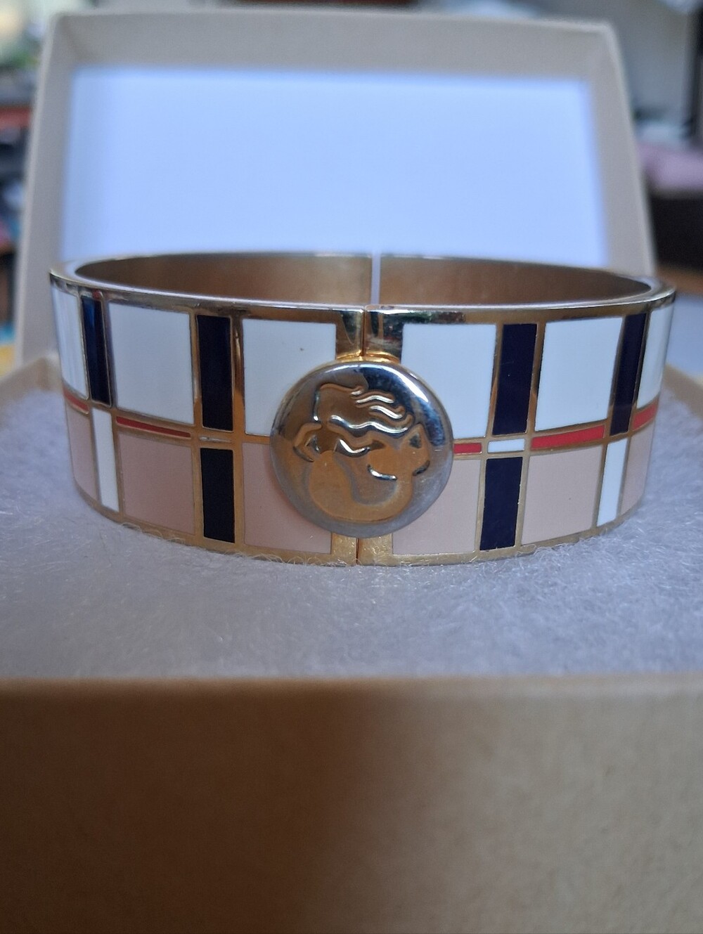 SPARTINA Hinged Bangle - Picture 3 of 7